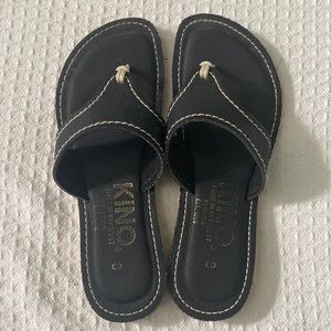 Kinos.  Black. Size 8